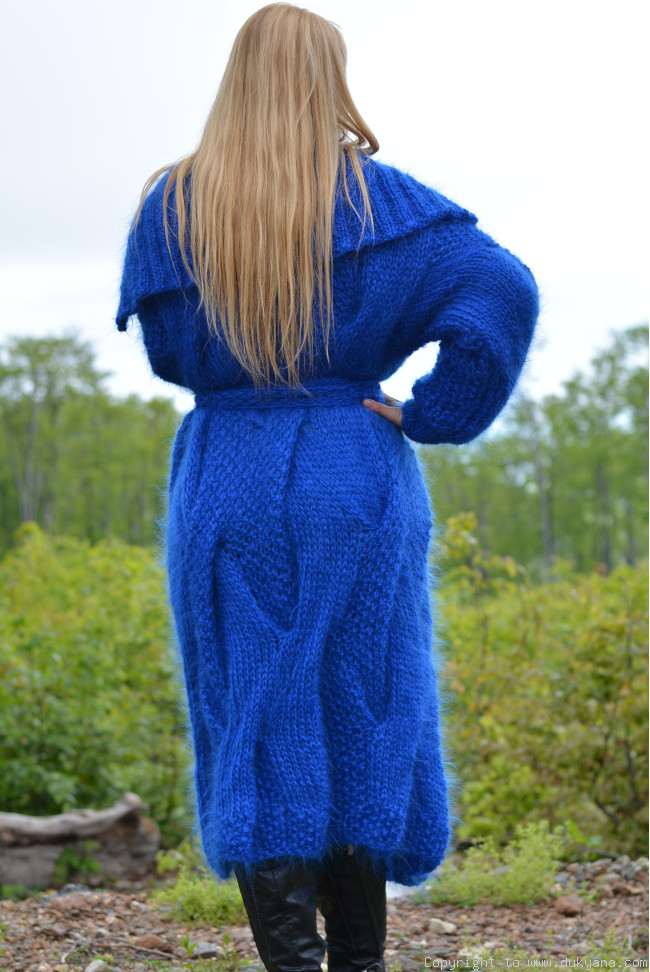Dukyana huge cable mohair shrug in royal blue CA80